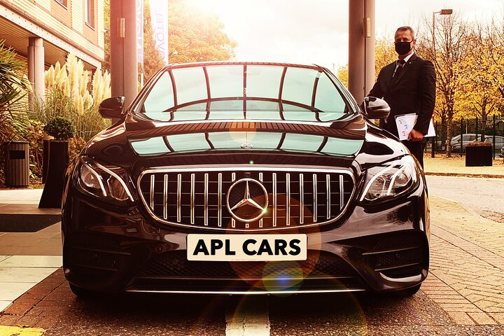 Gatwick Airport to Oxford Private Transfer - Photo 1 of 4